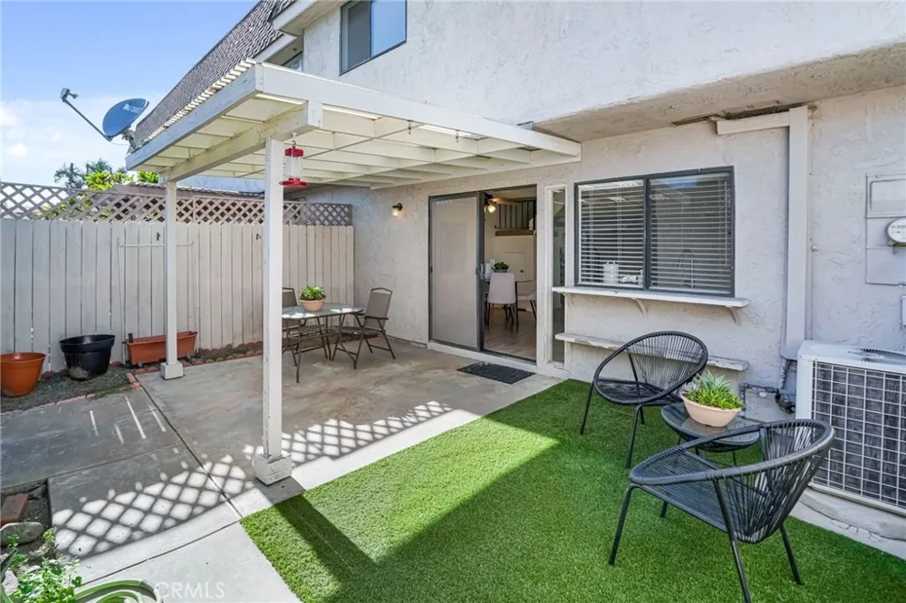 2155 W Banbury Circle Anaheim, CA 92804
