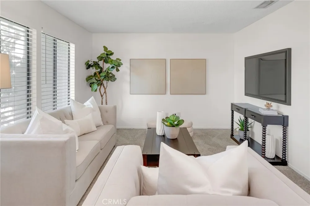 2155 W Banbury Circle Anaheim, CA 92804