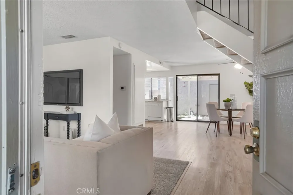2155 W Banbury Circle Anaheim, CA 92804