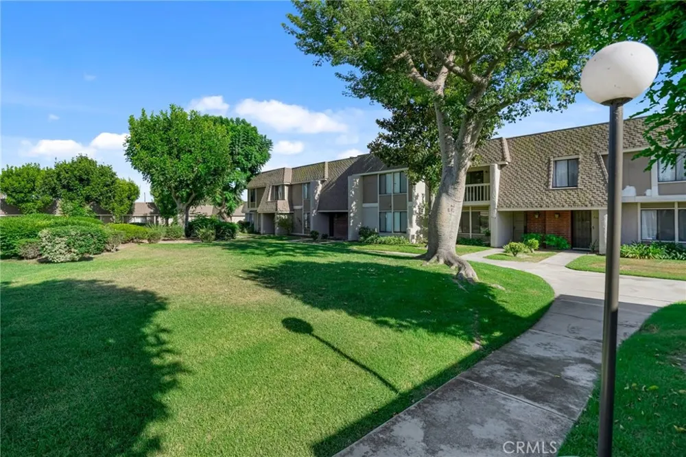 2155 W Banbury Circle Anaheim, CA 92804