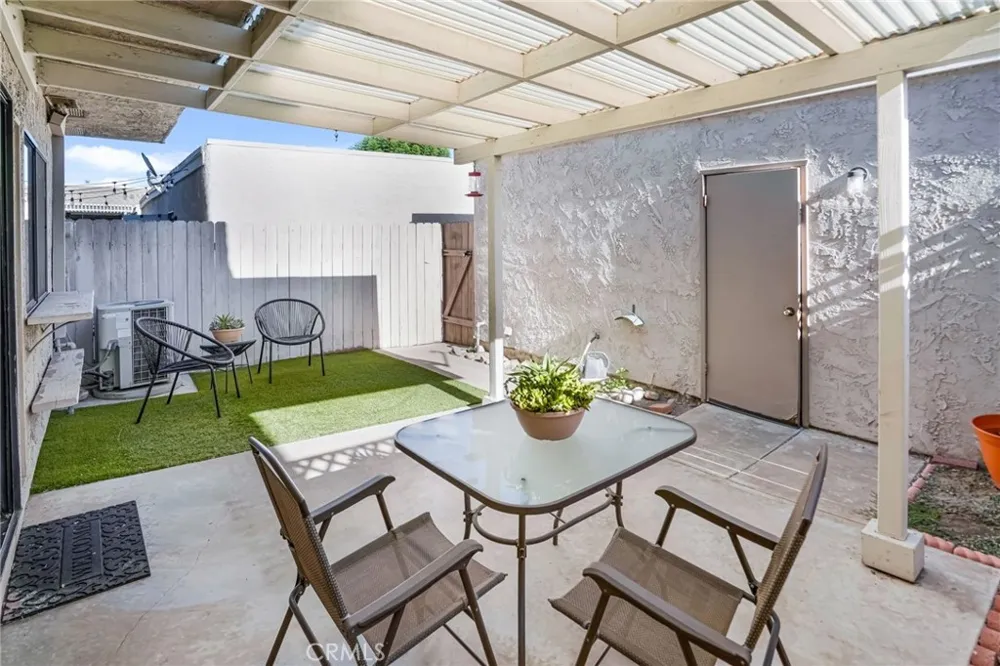 2155 W Banbury Circle Anaheim, CA 92804
