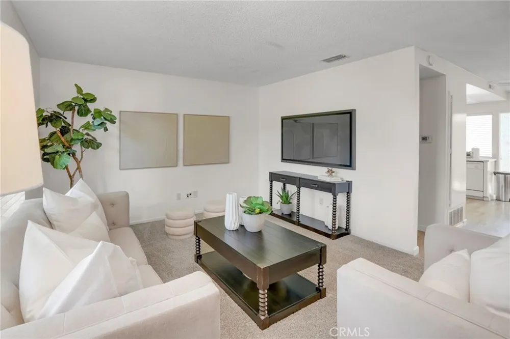 2155 W Banbury Circle Anaheim, CA 92804