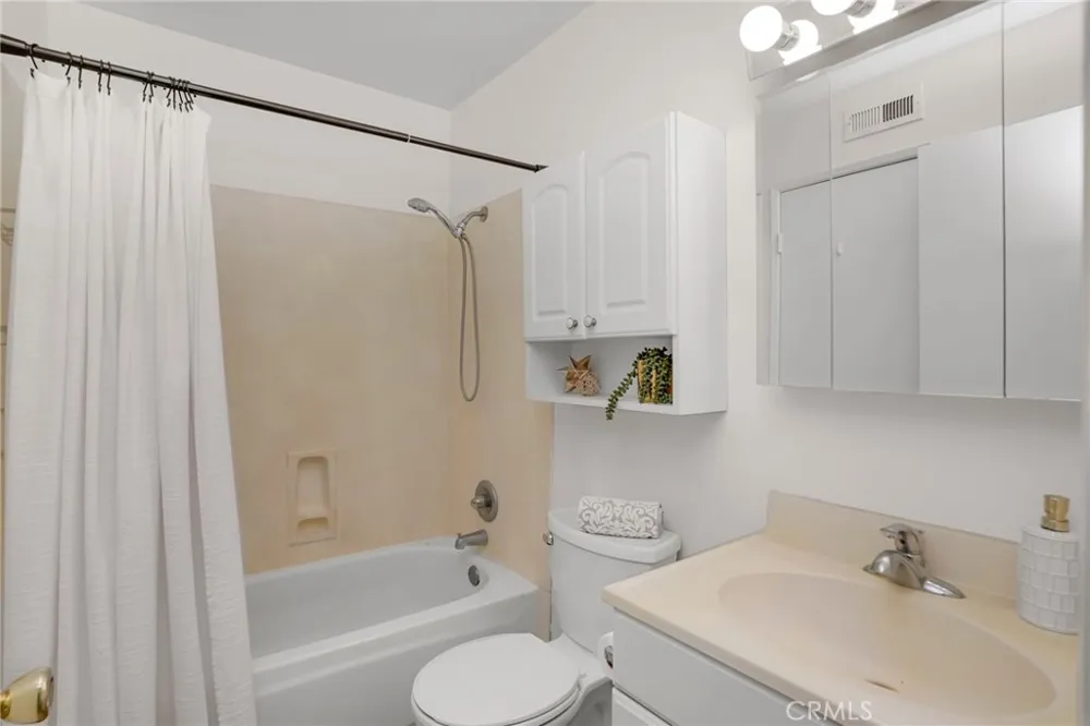2155 W Banbury Circle Anaheim, CA 92804