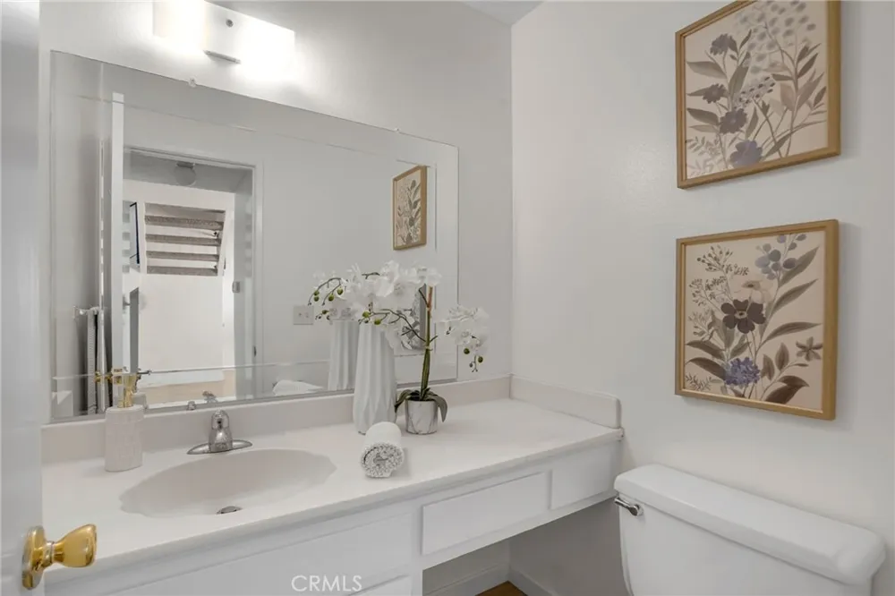 2155 W Banbury Circle Anaheim, CA 92804