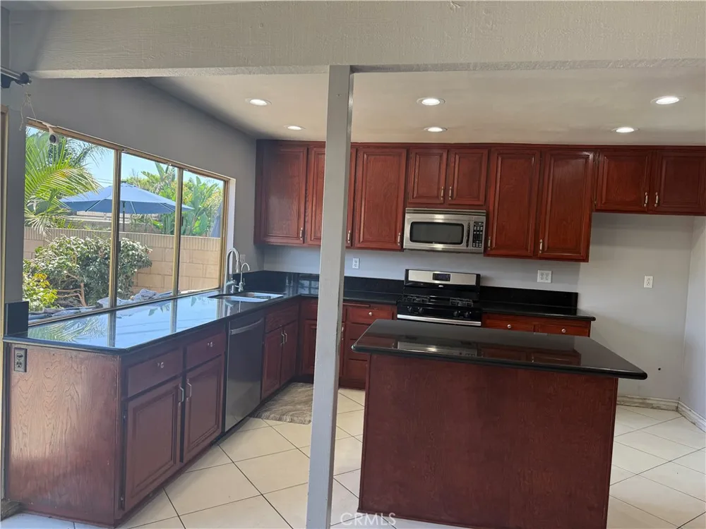 18468 Santa Belinda Fountain Valley, CA 92708