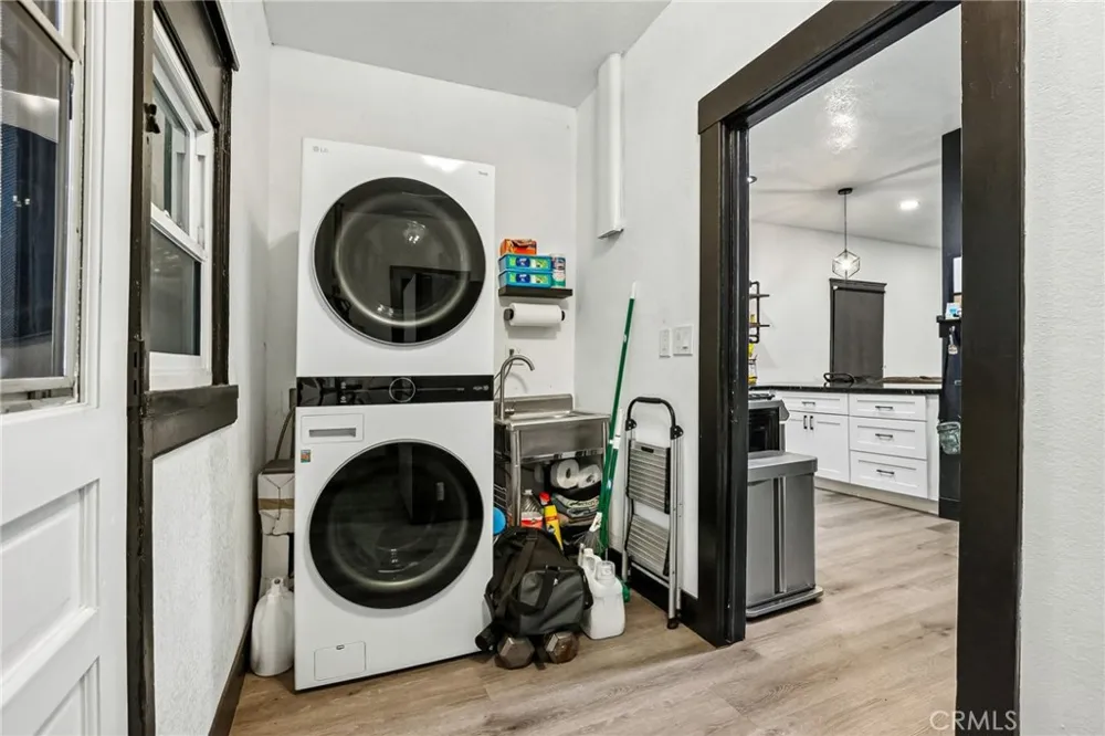 1127 W 5th Santa Ana, CA 92703