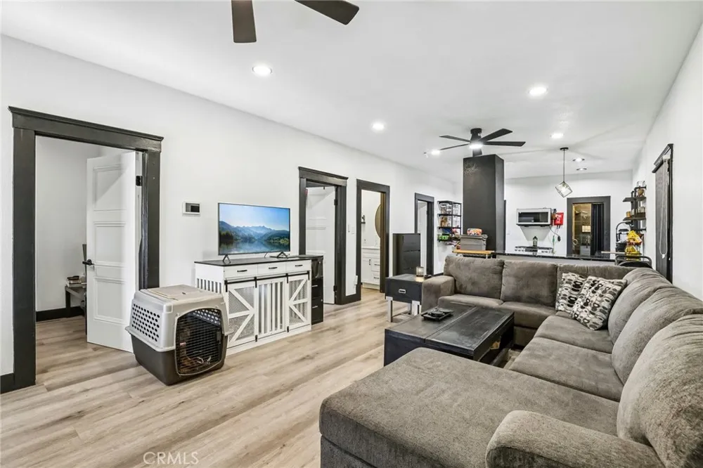 1127 W 5th Santa Ana, CA 92703