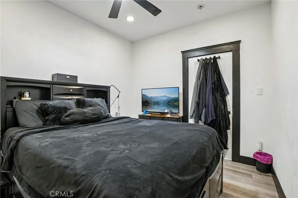 1127 W 5th Santa Ana, CA 92703