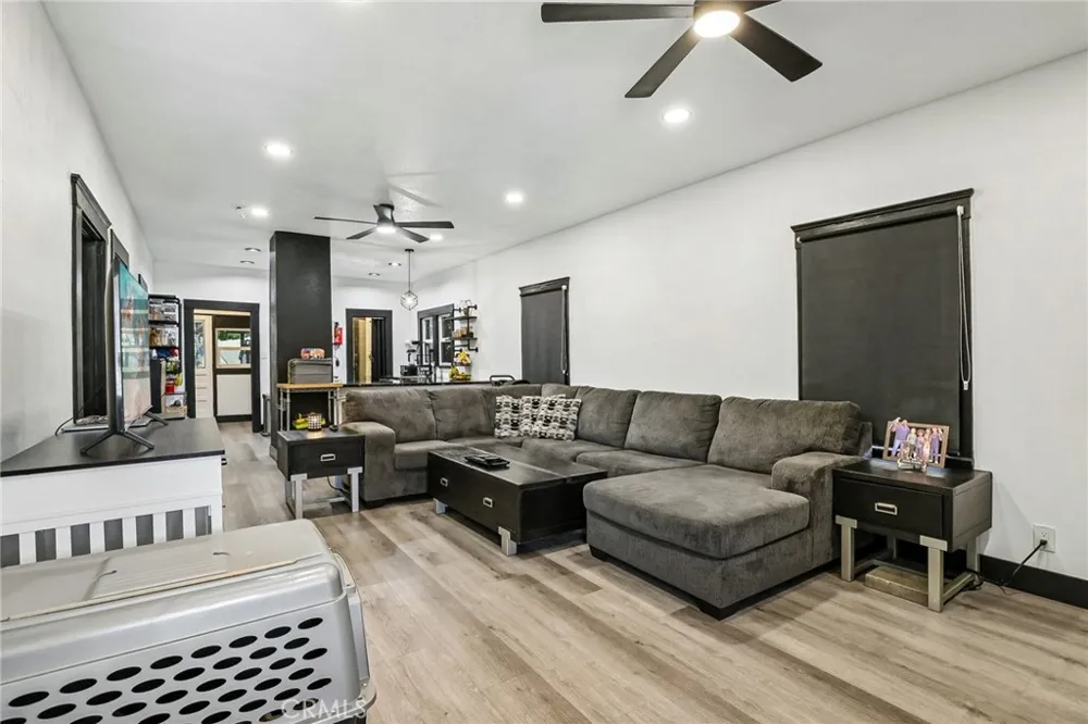 1127 W 5th Santa Ana, CA 92703