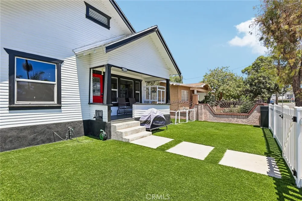 1127 W 5th Santa Ana, CA 92703