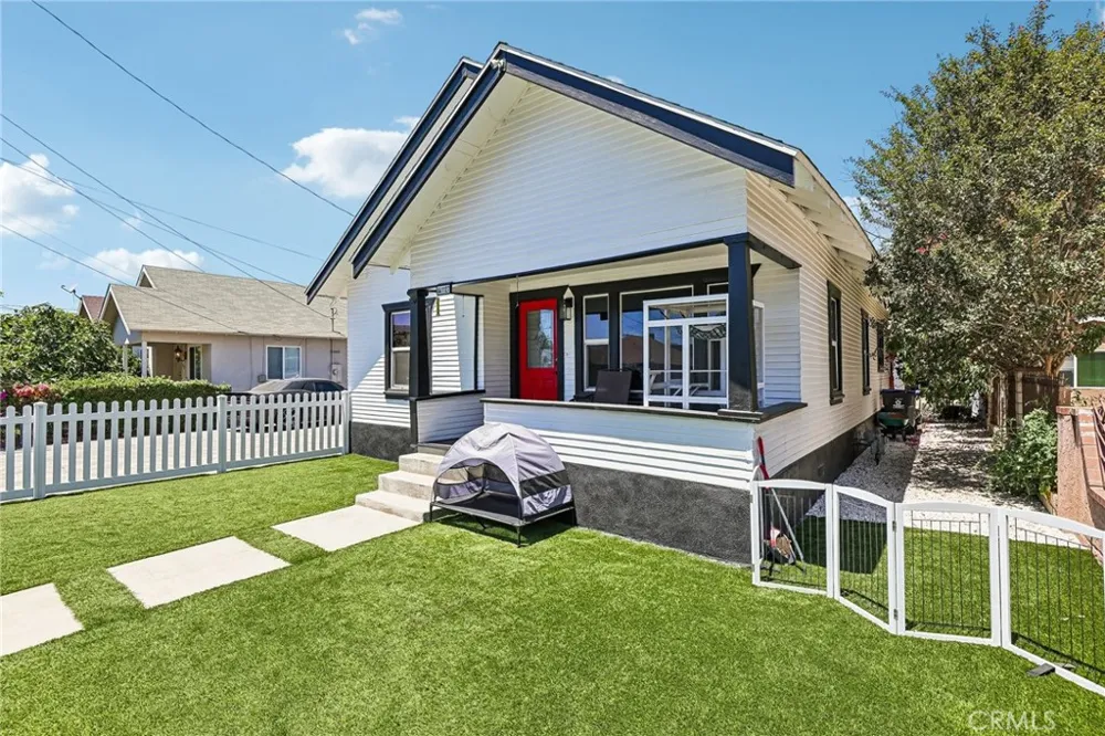 1127 W 5th Santa Ana, CA 92703