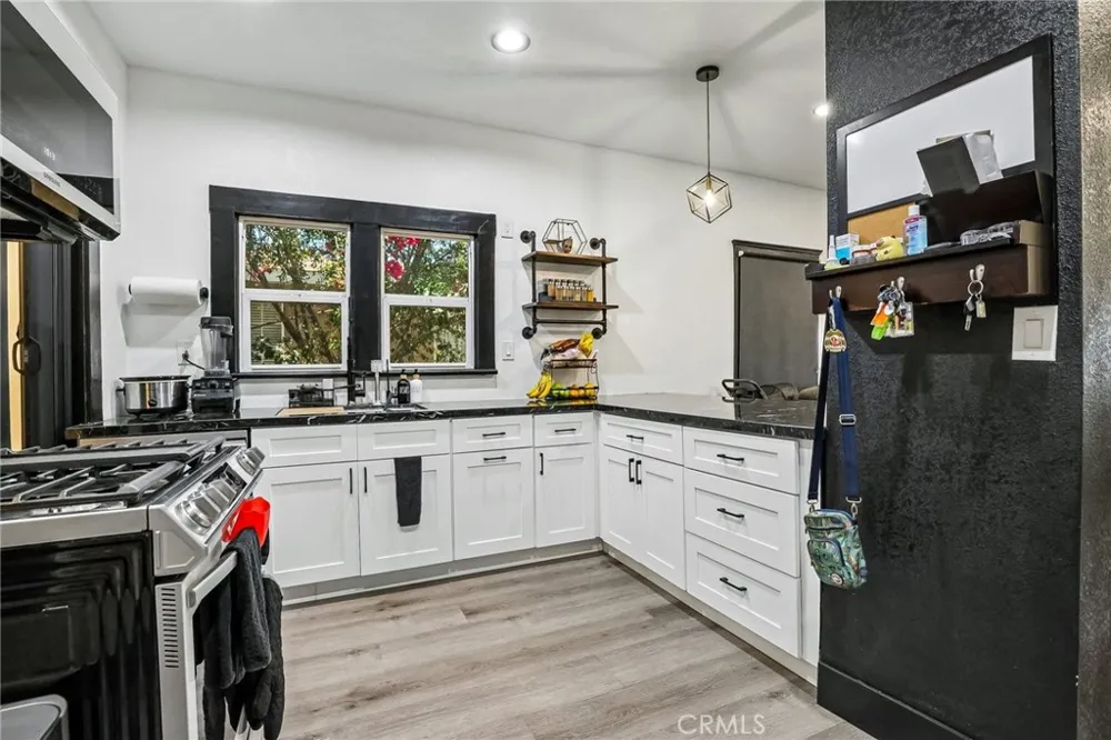 1127 W 5th Santa Ana, CA 92703
