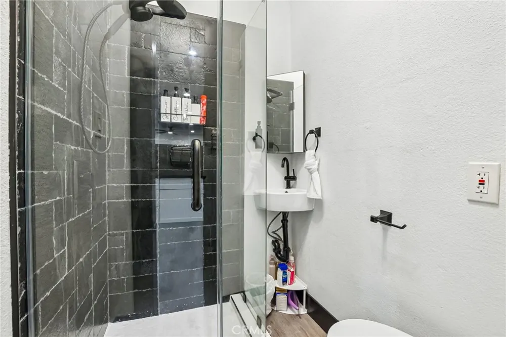 1127 W 5th Santa Ana, CA 92703