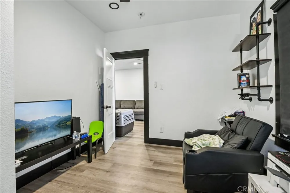 1127 W 5th Santa Ana, CA 92703