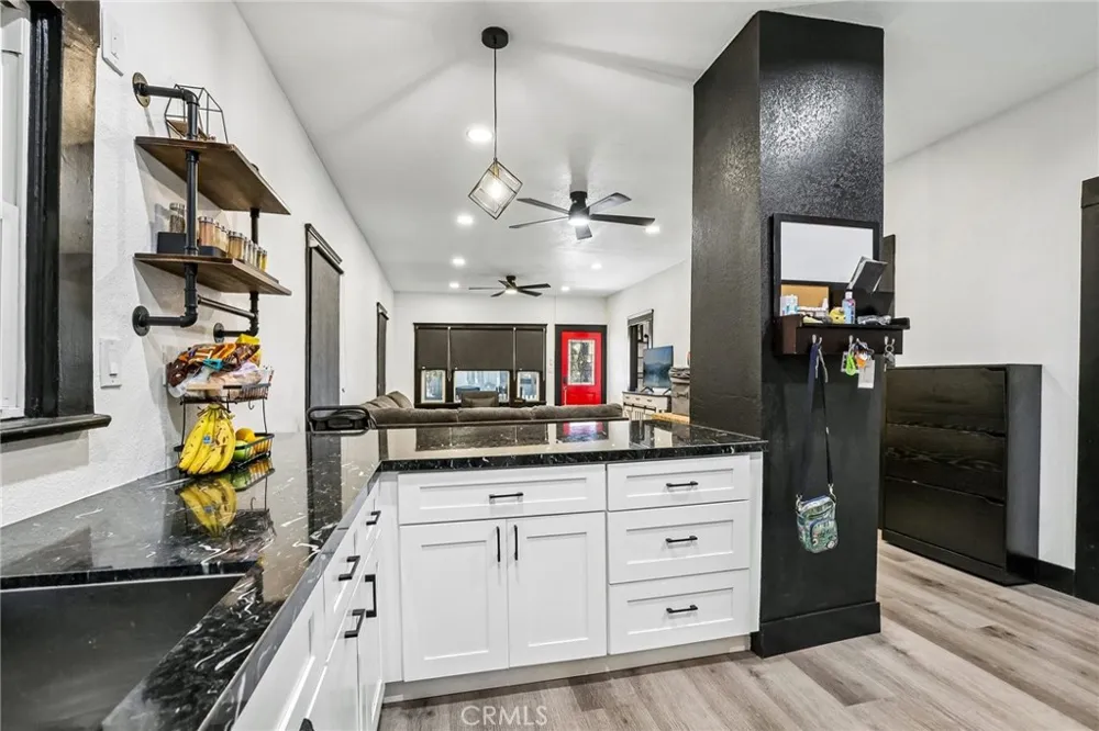 1127 W 5th Santa Ana, CA 92703