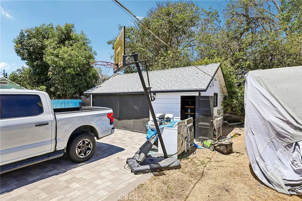 1127 W 5th Santa Ana, CA 92703