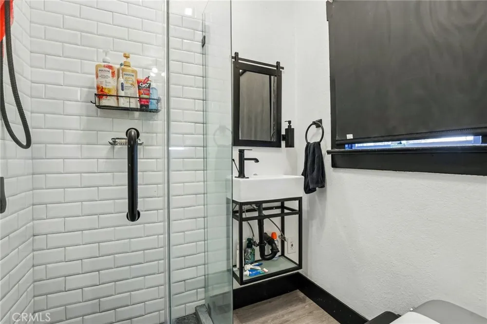 1127 W 5th Santa Ana, CA 92703