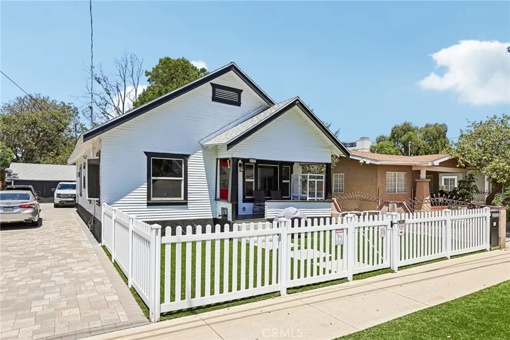 1127 W 5th Santa Ana, CA 92703
