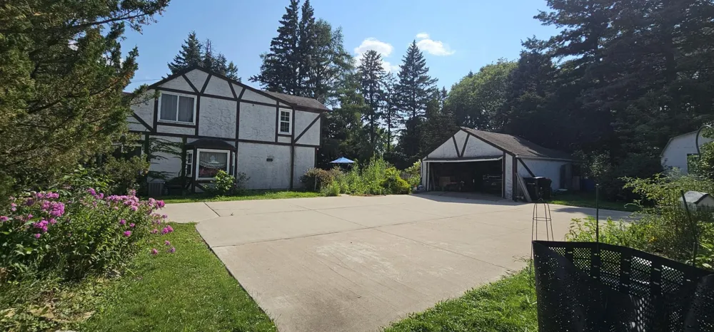 571 Century Avenue Maplewood, MN 55119