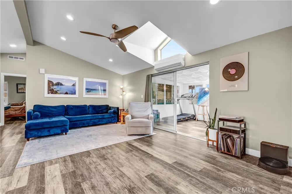 80 Huntington Street #218 Huntington Beach, CA 92648