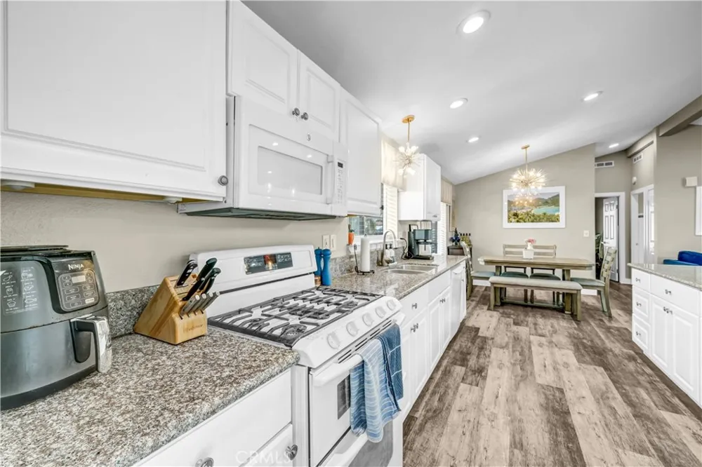 80 Huntington Street #218 Huntington Beach, CA 92648