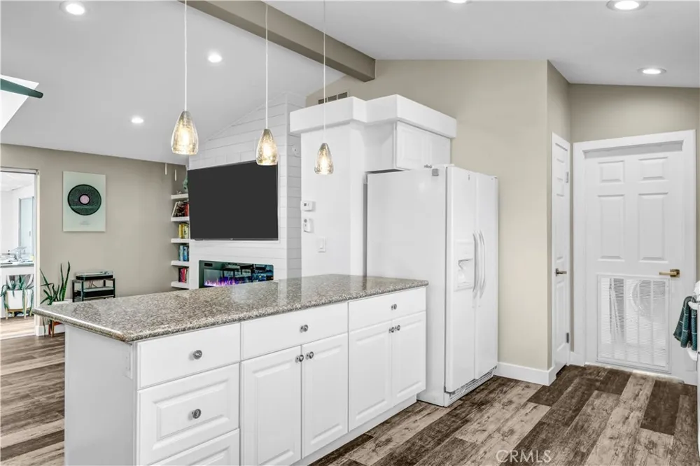 80 Huntington Street #218 Huntington Beach, CA 92648