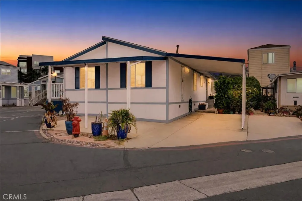 80 Huntington Street #218 Huntington Beach, CA 92648
