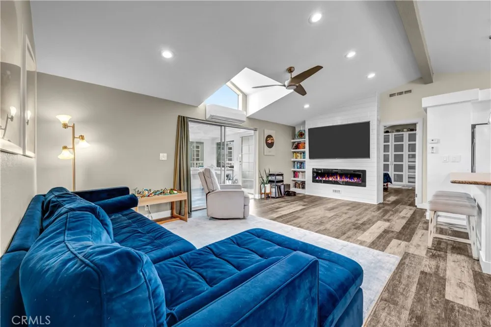 80 Huntington Street #218 Huntington Beach, CA 92648