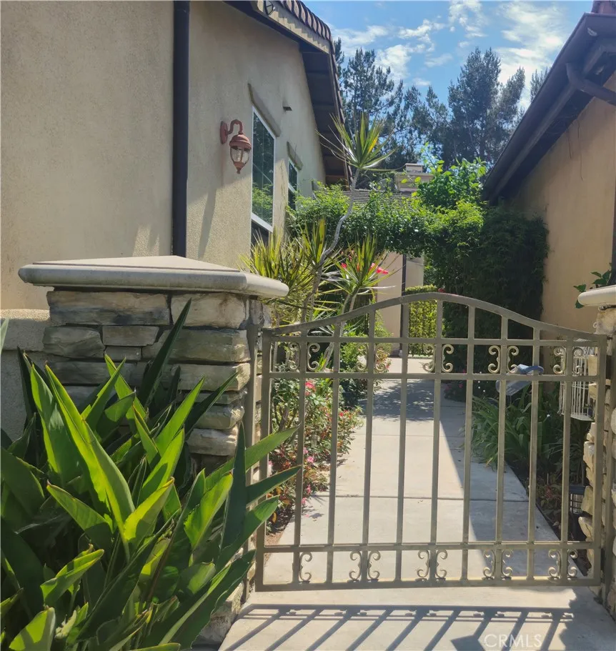 6 Saintsbury Irvine, CA 92602