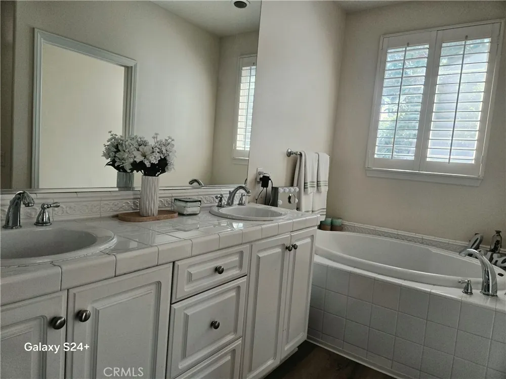 6 Saintsbury Irvine, CA 92602