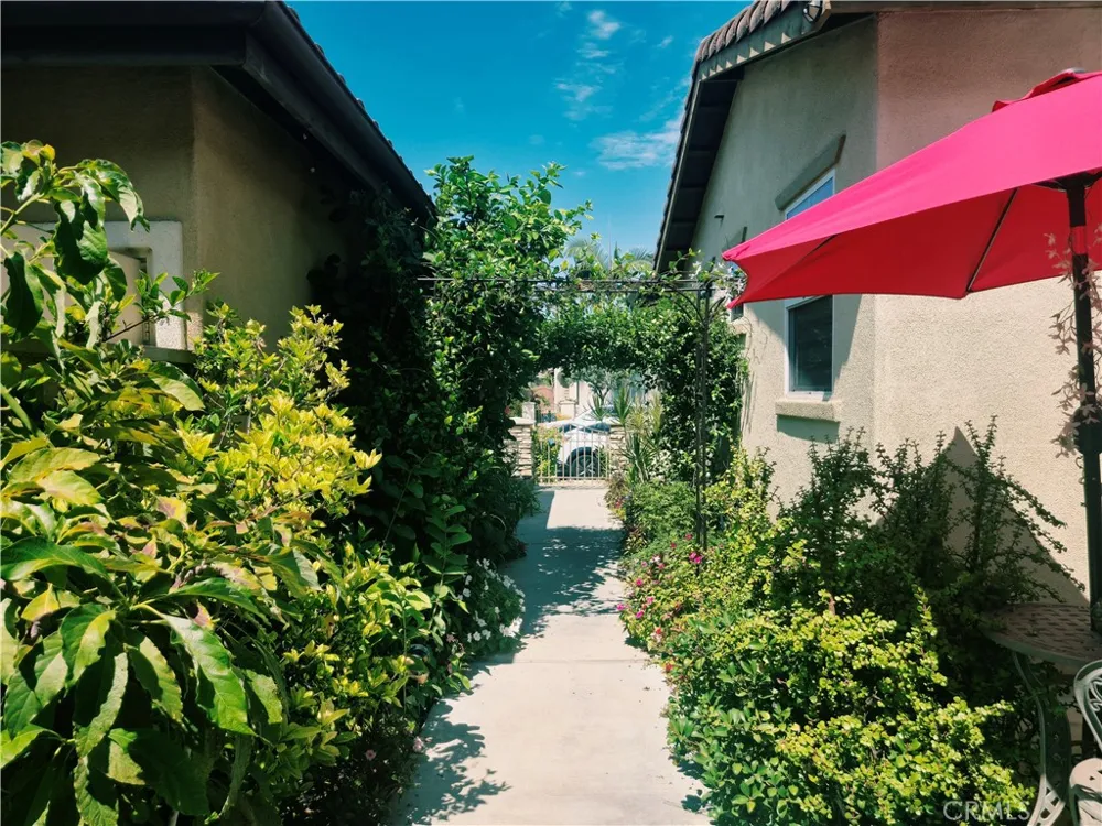 6 Saintsbury Irvine, CA 92602