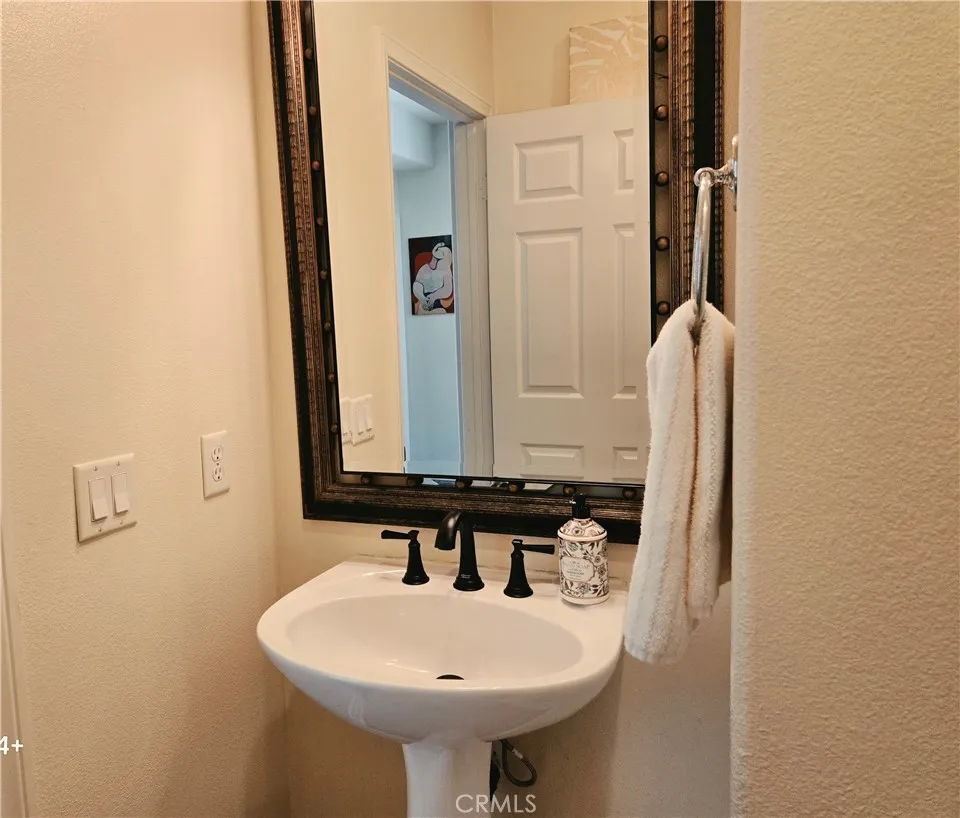 6 Saintsbury Irvine, CA 92602