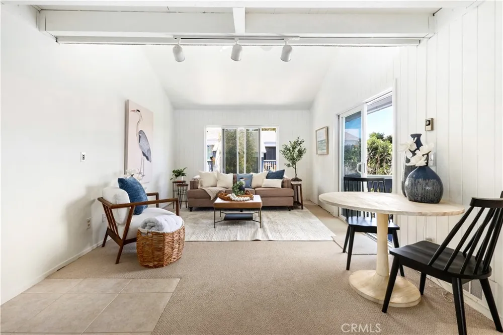 16962 Pacific Coast #201 Huntington Beach, CA 92649