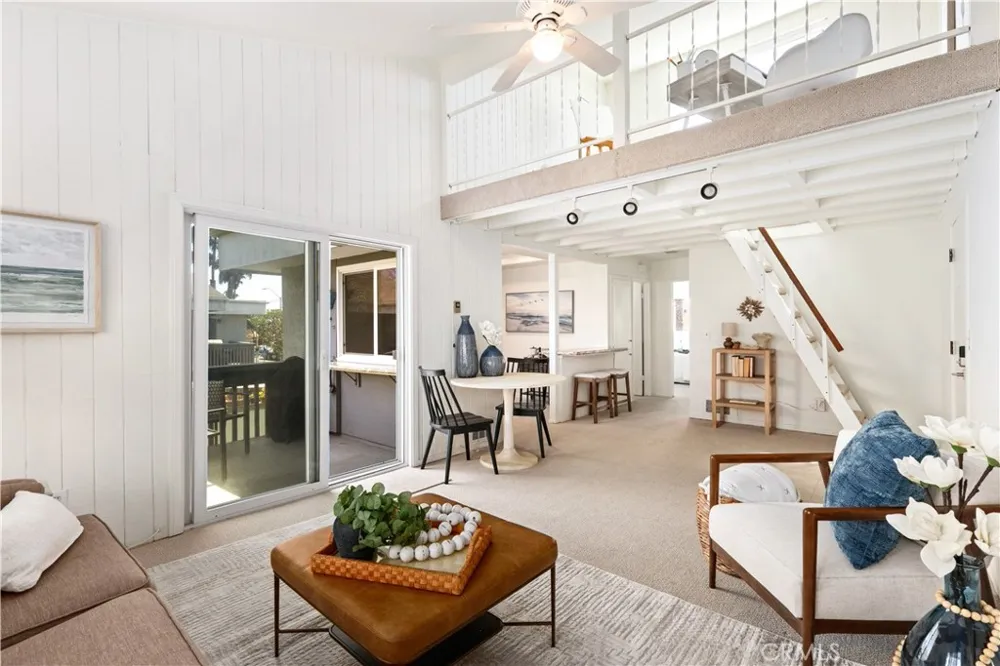 16962 Pacific Coast #201 Huntington Beach, CA 92649