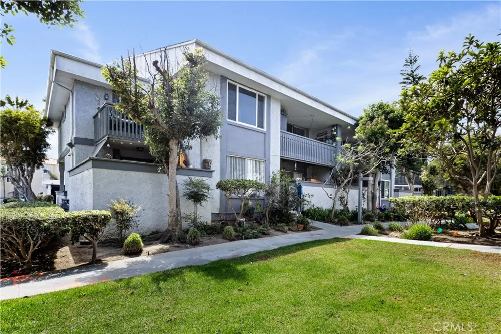 16962 Pacific Coast #201 Huntington Beach, CA 92649