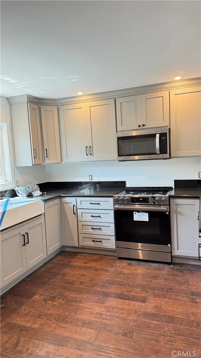 19352 Brookhurst Huntington Beach, CA 92646