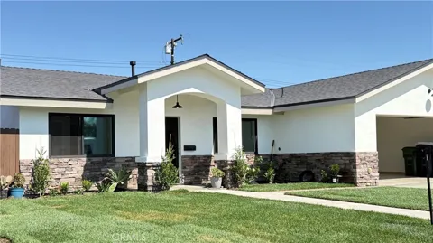 19352 Brookhurst