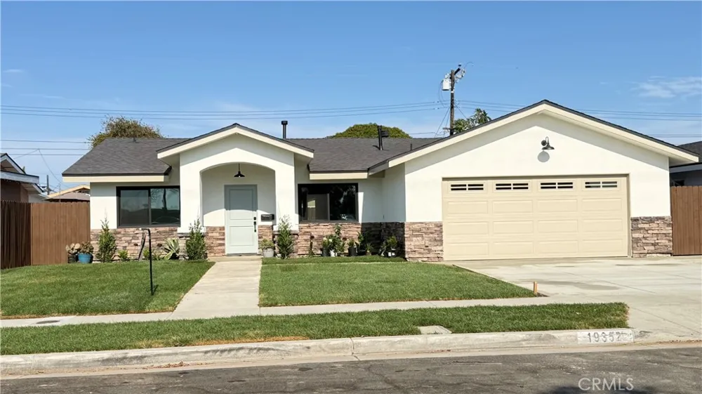 19352 Brookhurst Huntington Beach, CA 92646