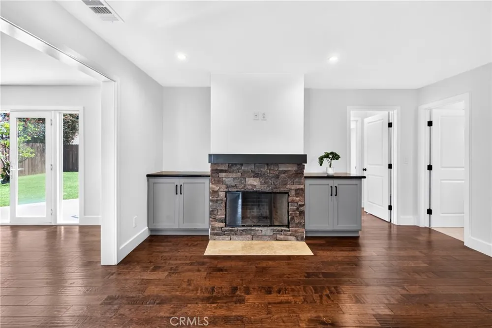 19352 Brookhurst Huntington Beach, CA 92646