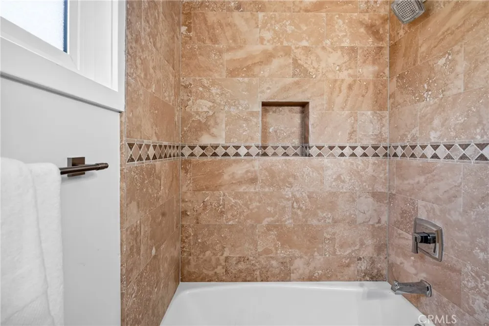 19352 Brookhurst Huntington Beach, CA 92646