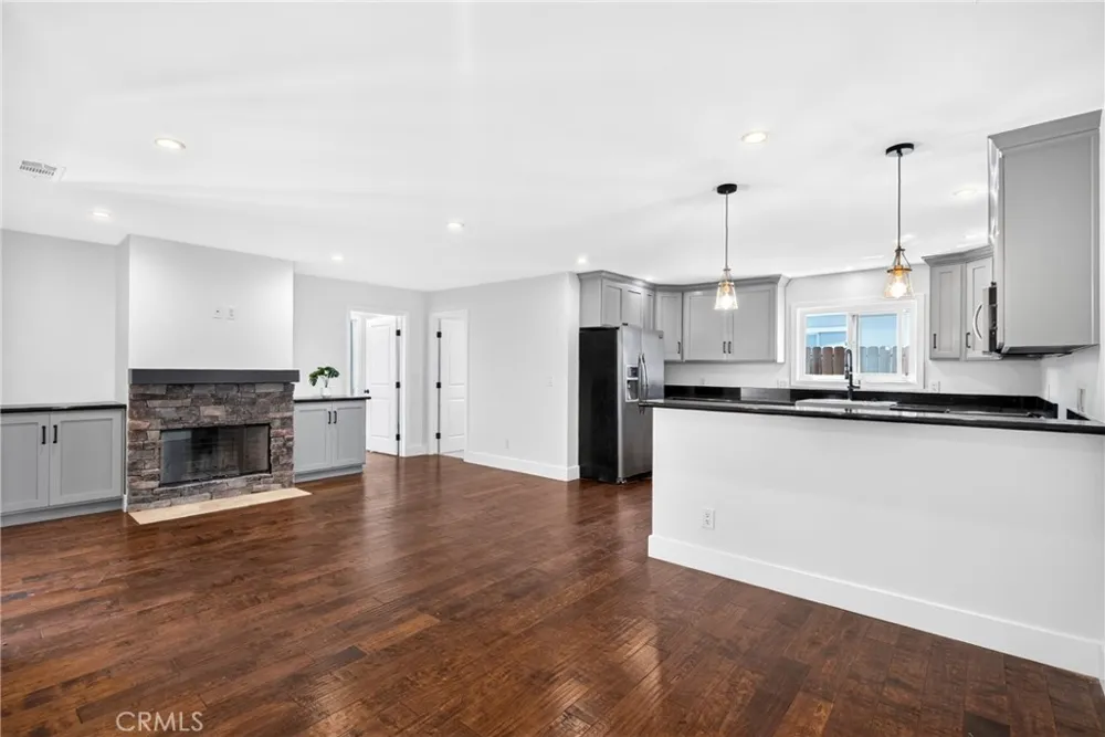19352 Brookhurst Huntington Beach, CA 92646