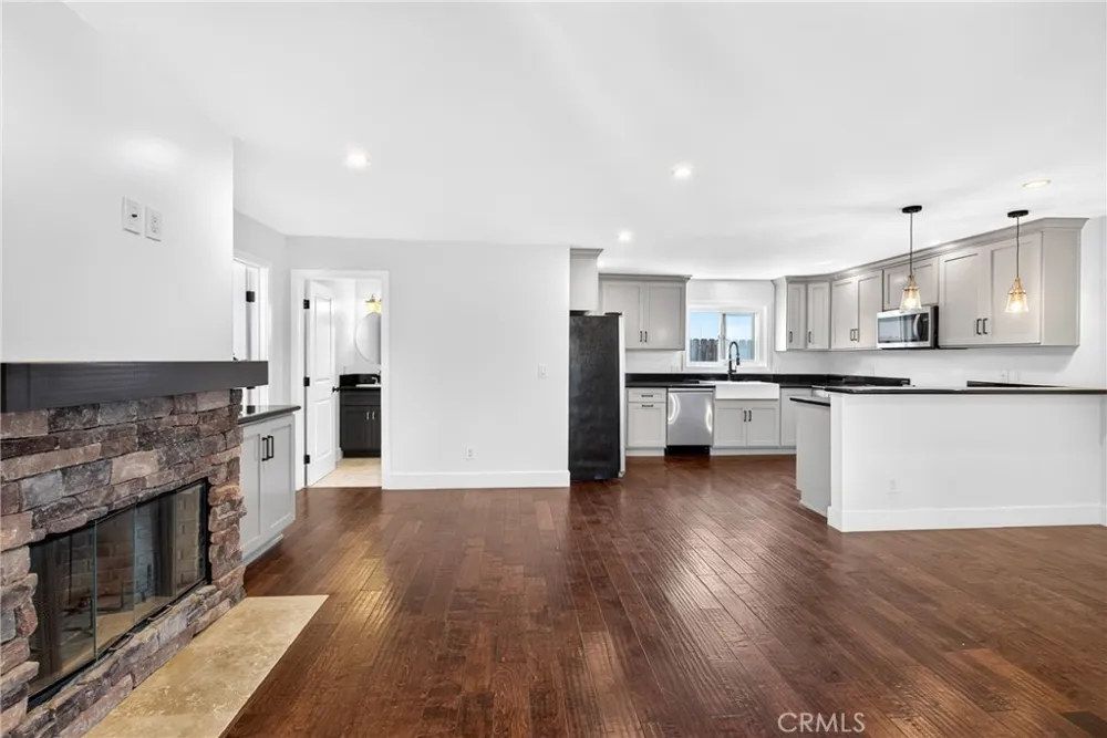 19352 Brookhurst Huntington Beach, CA 92646
