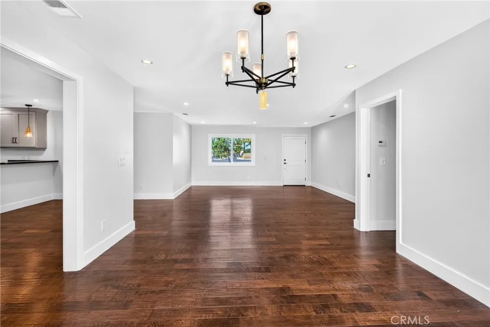 19352 Brookhurst Huntington Beach, CA 92646