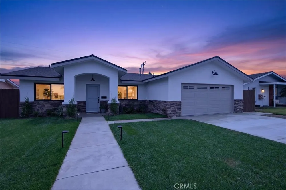19352 Brookhurst Huntington Beach, CA 92646