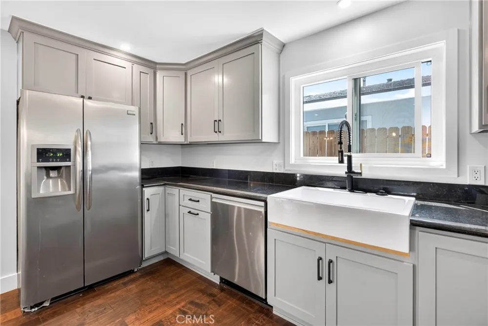 19352 Brookhurst Huntington Beach, CA 92646