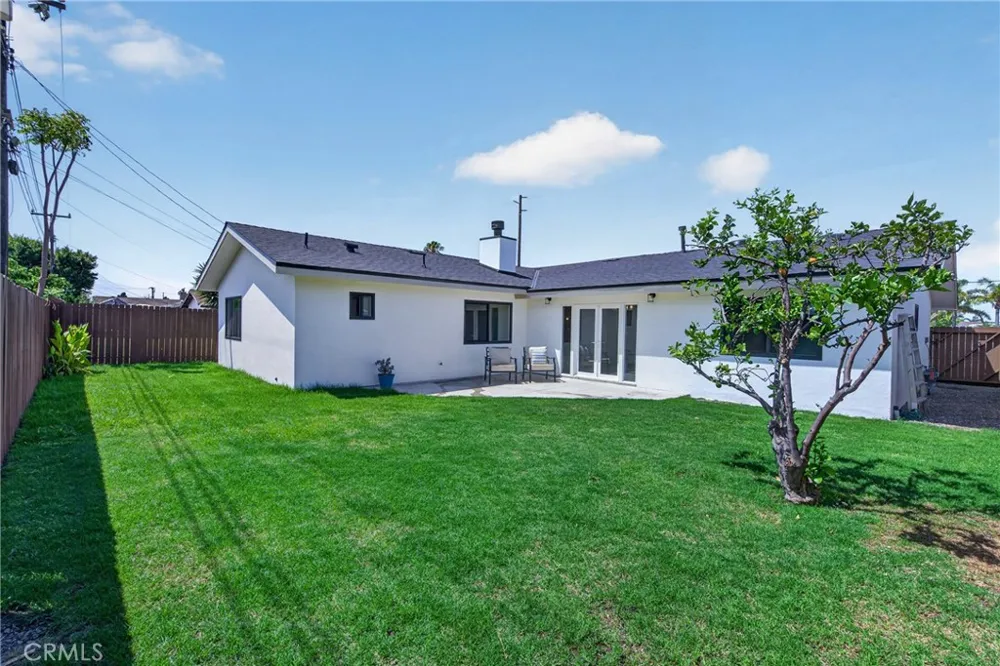 19352 Brookhurst Huntington Beach, CA 92646