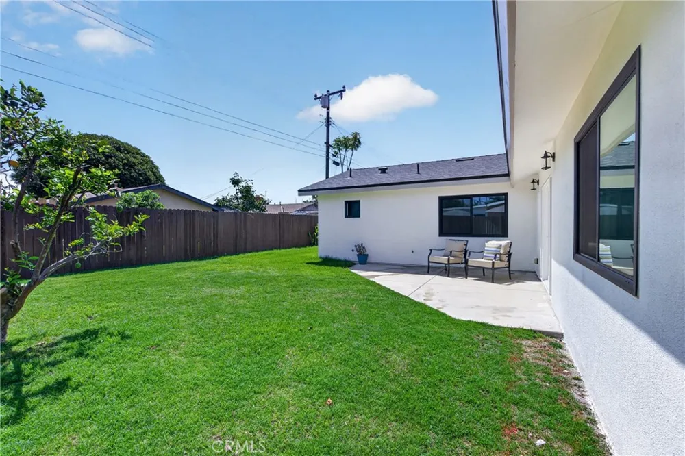 19352 Brookhurst Huntington Beach, CA 92646