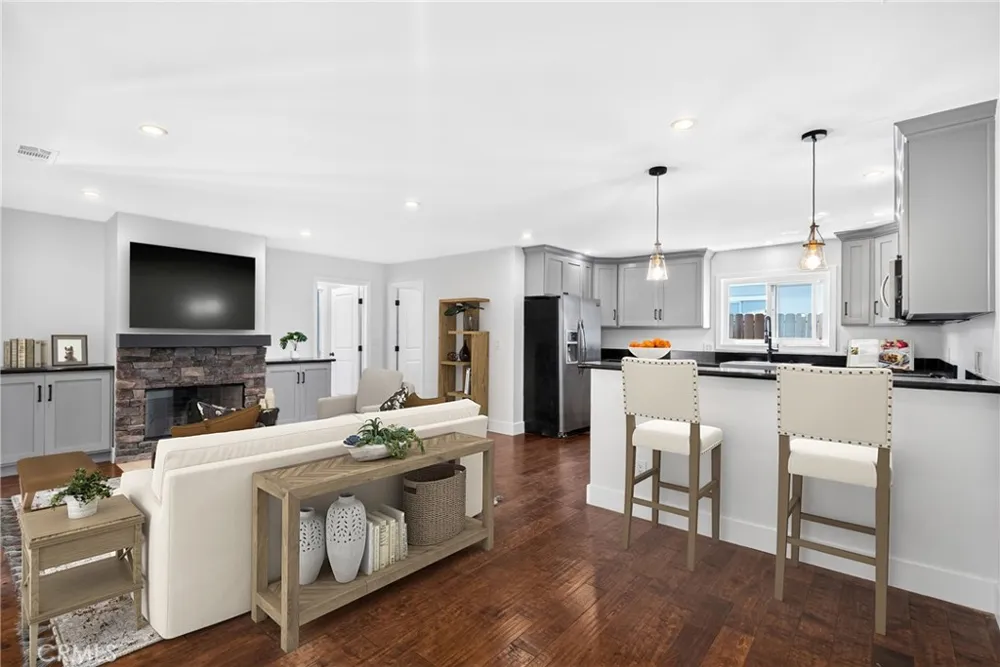 19352 Brookhurst Huntington Beach, CA 92646