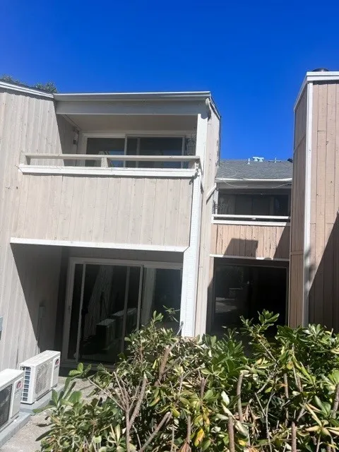 23541 Avenida La Caza
