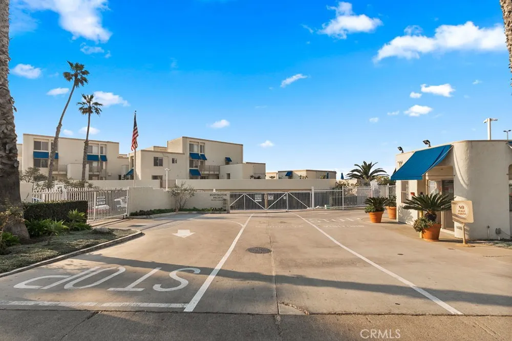 711 Pacific Coast Hwy #330 Huntington Beach, CA 92648